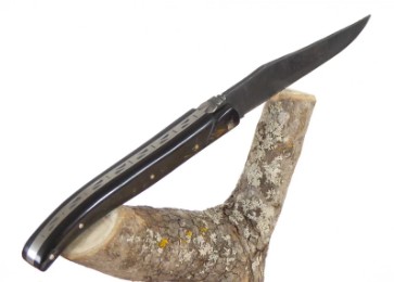 Handmade Laguiole knives Are Laguiole knives handmade? Manual fitting and assembly for precision and durability