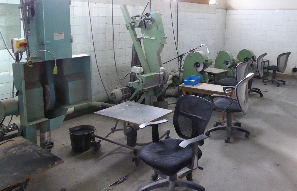 Laguiole polishing workshop where knives are finished for smooth surfaces and premium appearance